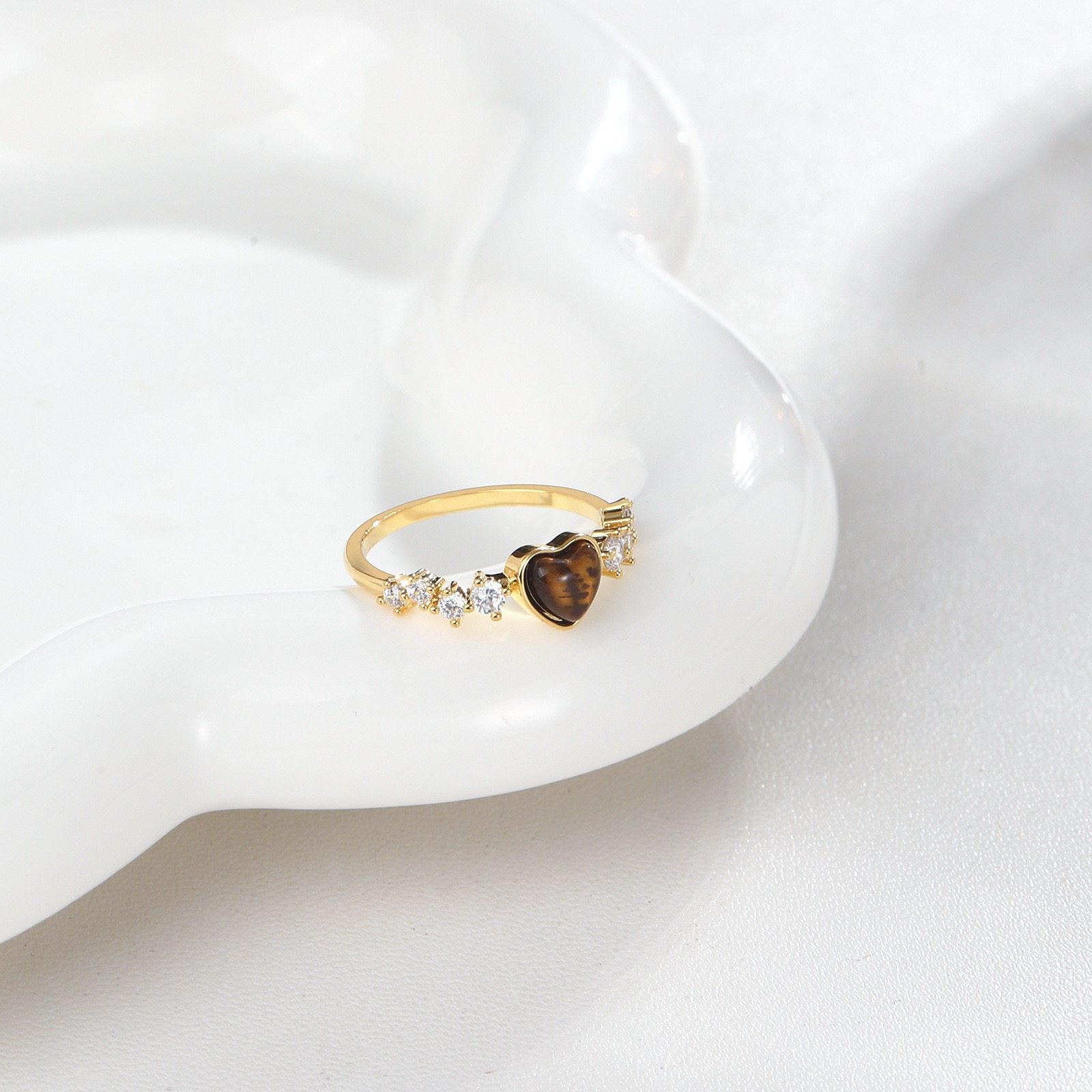 冷茶集饰咖色虎眼石爱心精致闭口指环戒指女小众高级轻奢食指戒,淘宝优惠券,粉丝福利购,淘宝优惠卷