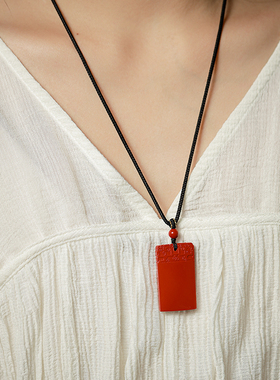 天然高含量朱砂红砂吊坠项链女无事牌平安扣挂件国风本命年毛衣链