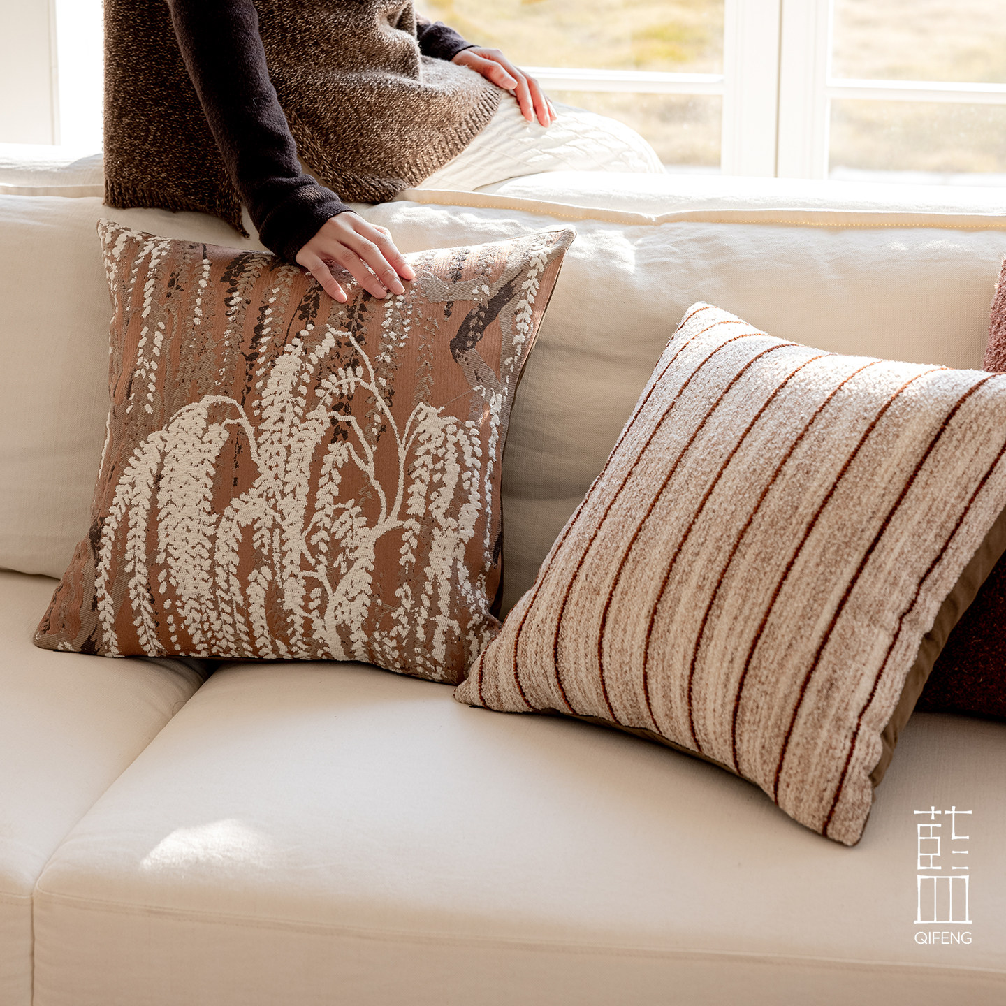 焦糖红肌理羊毛感靠垫 现代简约客厅抱枕 侘寂风空间营造利器,淘宝优惠券,粉丝福利购,淘宝优惠卷