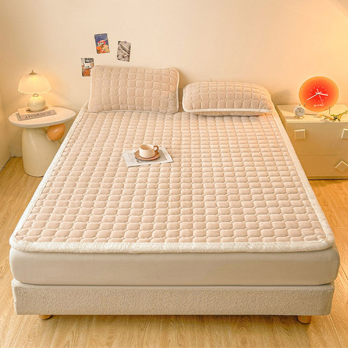 红豆加厚牛奶绒床垫褥子软垫家用冬季保暖床护垫毛毯被床单三件套 - 图3