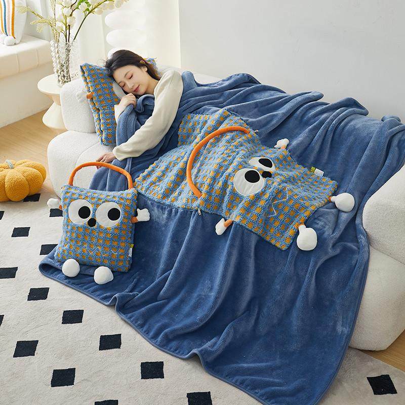 多巴胺大眼怪抱枕被子两用汽车载靠枕办公室午睡毯子二合一空调被,淘宝优惠券,粉丝福利购,淘宝优惠卷