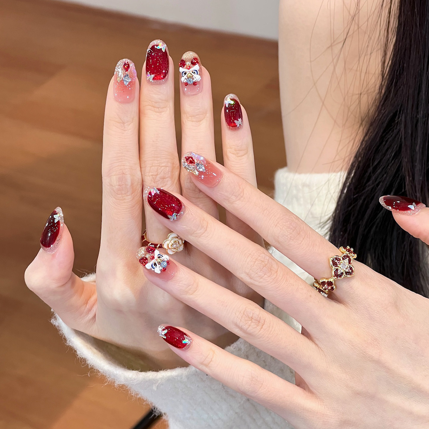植兔手工穿戴甲高级感2026新年红色醒狮美甲爆闪猫眼显白轻奢贴片,淘宝优惠券,粉丝福利购,淘宝优惠卷