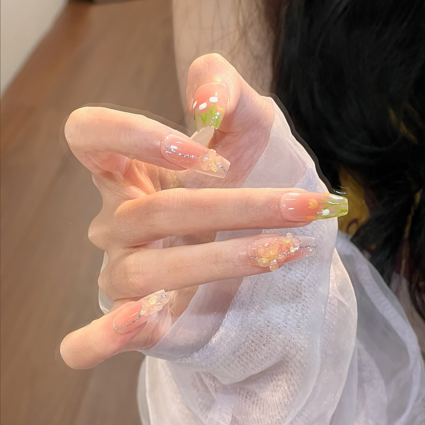 植兔手绘郁金香穿戴甲夏日纯欲裸色花仙子腮红显白美甲贴片高级感,淘宝优惠券,粉丝福利购,淘宝优惠卷