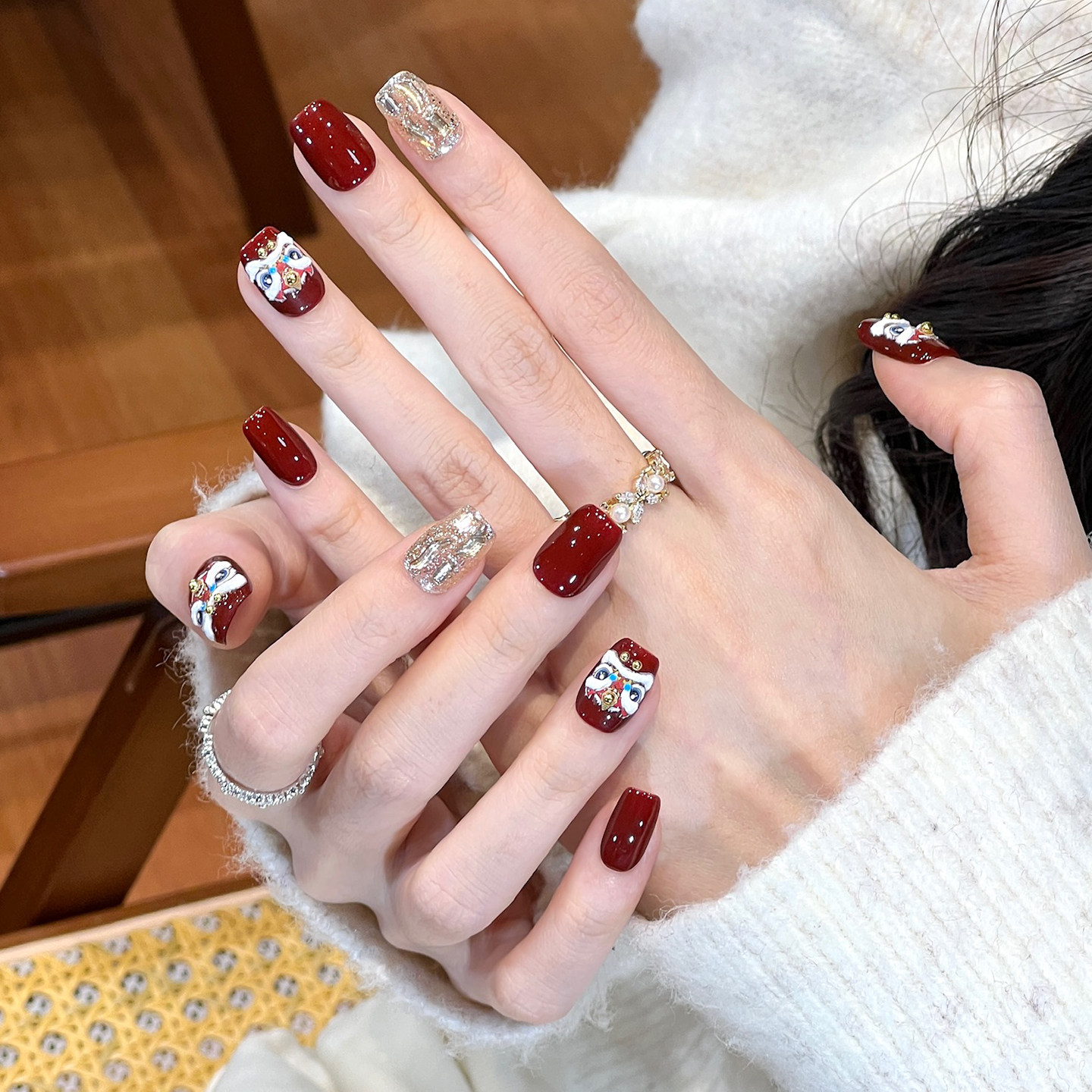 植兔来财醒狮穿戴甲中长款新年爆闪红色猫眼美甲显白高级轻奢贴片,淘宝优惠券,粉丝福利购,淘宝优惠卷