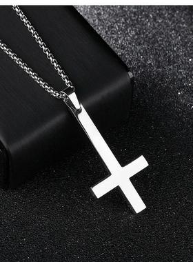 东黑三白不掉色 黑色倒逆十字架钛钢项链男女个性白金简约柳吊坠
