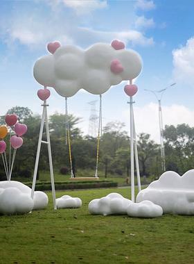 网红气球云秋千装饰户外景区签到点布置大型度假村床和早餐装饰