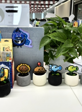 像素风植物大战僵尸拼豆盆栽