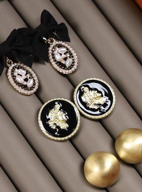 样板间衣帽间首饰项炼耳环戒指衣柜陈列梳妆台岛台柜内装饰品摆件