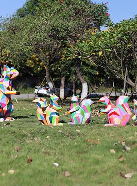 几何松鼠摆件玻璃钢彩绘块面松鼠雕塑小区草坪庭院仿真动物装饰品