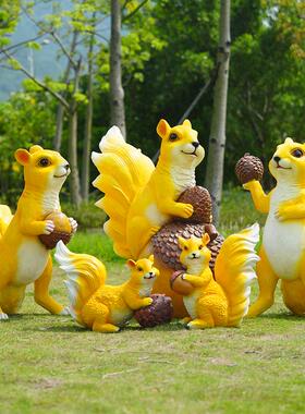 玻璃钢彷真松鼠雕塑小区学校景观布置幼儿园庭院动物装饰摆件小品