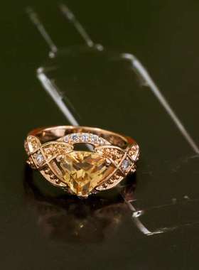 New triange Champagne Zircon Ring Luxury Ladies Party Cockta