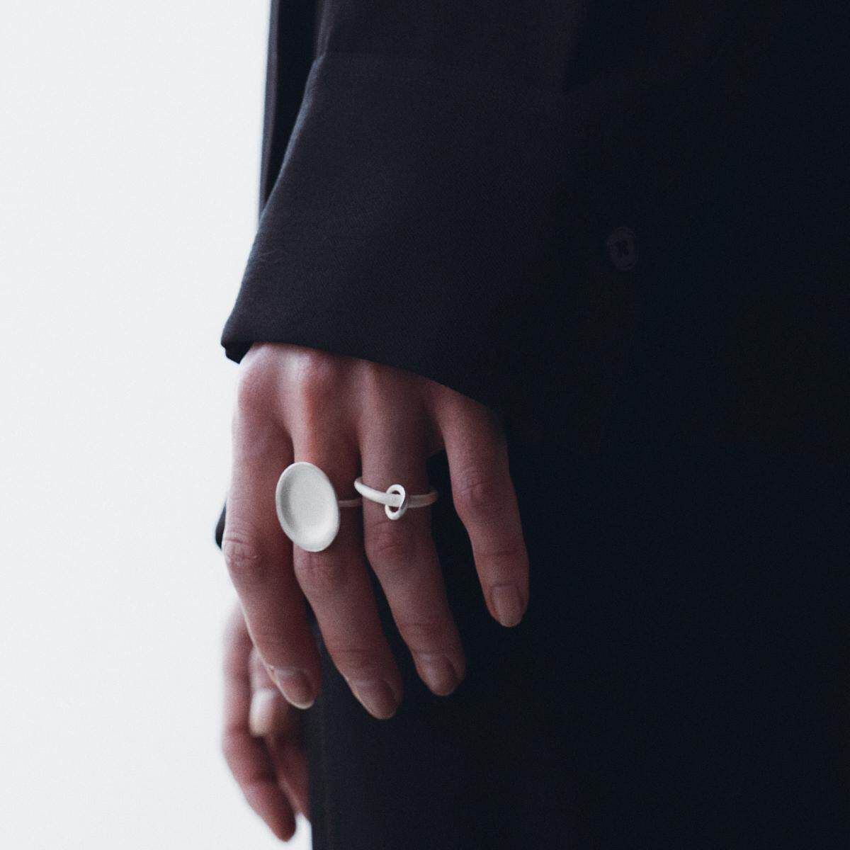 OLIOEACETO sterling silver buckle ring