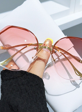 新款无框切边时尚墨镜女防紫外线欧美潮流街拍穿搭渐变太阳镜