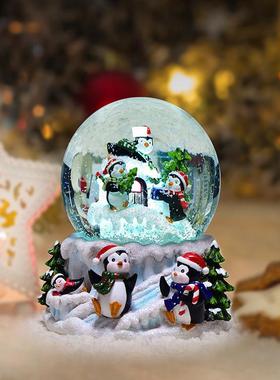 直销新款圣诞礼物企鹅水晶球八音盒带七彩灯光装饰摆件树脂工艺品