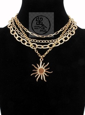 。Accessories temperament sunflower pendant multi-layer clav