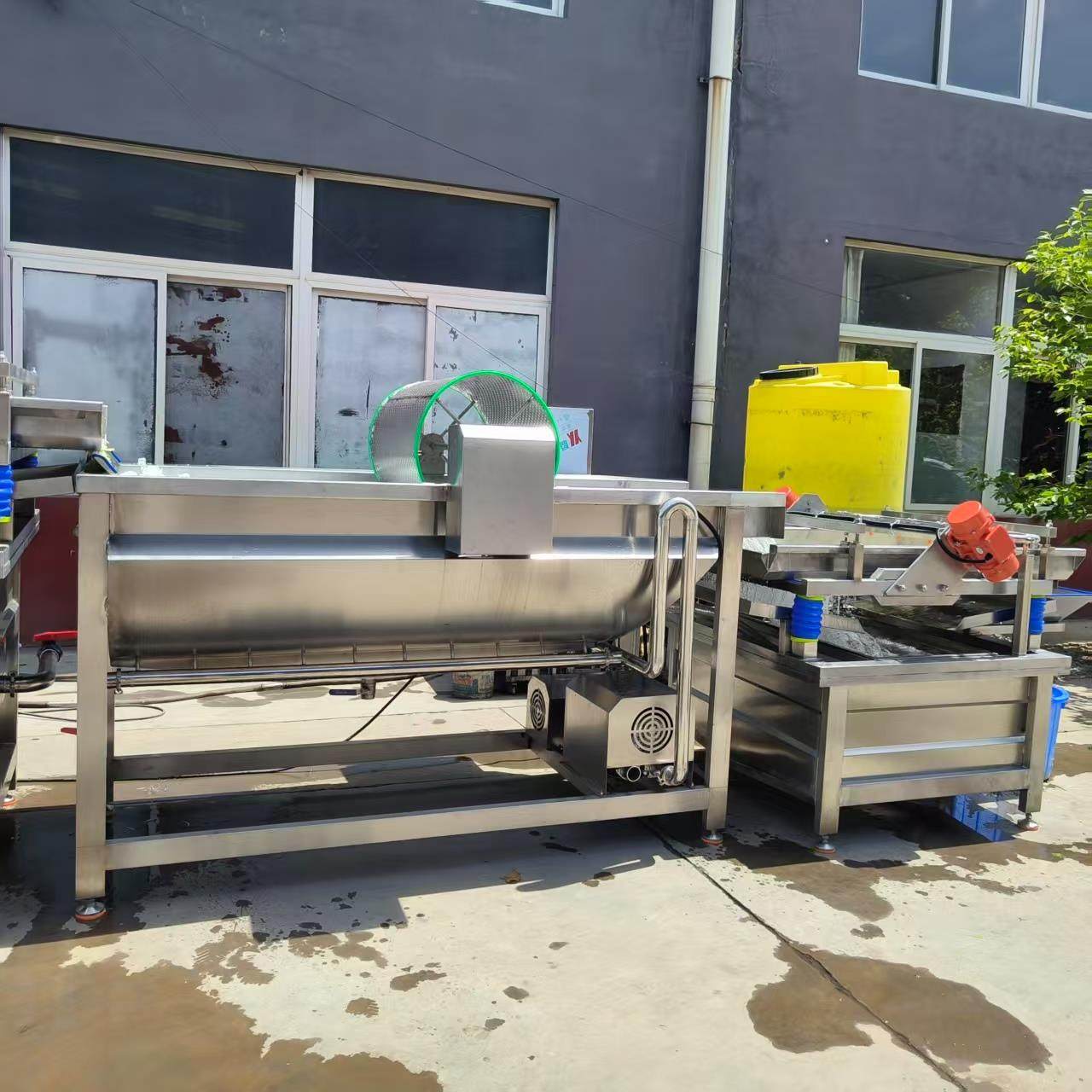 Large-scale clean vegetable processing line in central kitchen, eddy current cleaning machine for root vegetables, prepared leafy vegetables