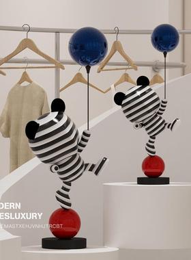 设计师现代创意条纹熊落地摆件客厅电视柜旁样板间玄关沙发装饰品