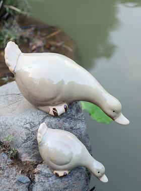 创意陶瓷摆件鸭子戏水套装橱窗假山隔板阳台鱼池花园草地摆设装饰