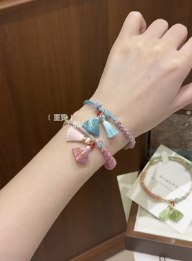 戴五彩手绳，祈愿端午安康