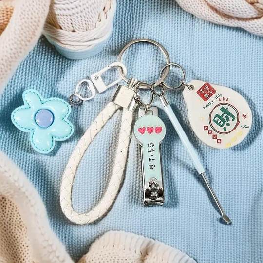 Niedlicher Schlüsselanhänger mit Cartoon-Blumen, Mädchen-Bestie-Anhänger
