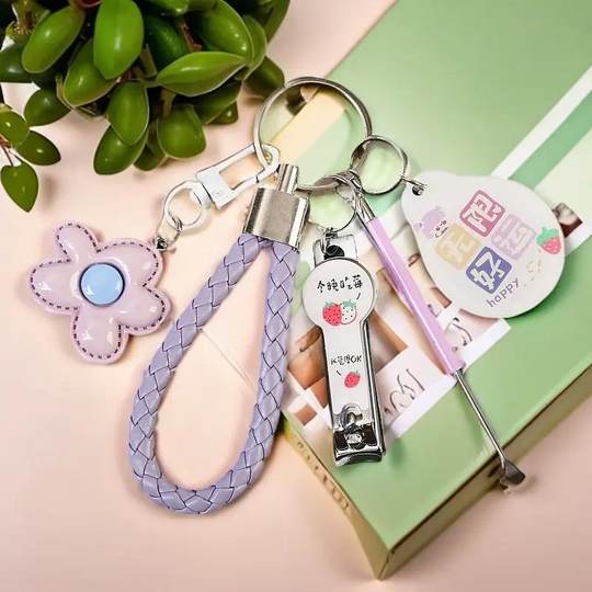 Niedlicher Schlüsselanhänger mit Cartoon-Blumen, Mädchen-Bestie-Anhänger