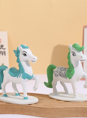 家居装饰烘焙摆件可爱小马酒柜办公桌面马年生日蛋糕工艺品
