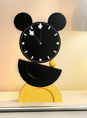 玄关床头柜酒柜钟表摆件轻奢极简