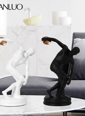 现代8000-102简约摆抽象掷人物摆件树脂软装饰品客厅样板桌房投面