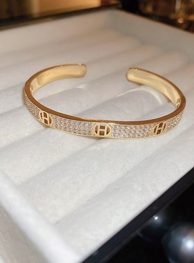 锆石字母手链轻奢时尚个性百搭手镯简约时尚小众高级感手环女