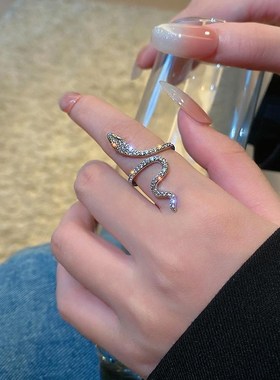 微镶锆石缠绕小蛇戒指女小众设计感时尚个性食指戒女装饰独特指环