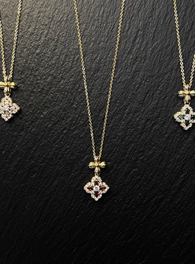 AvoStudio复古四叶花女生吊坠