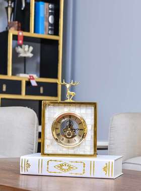 厂家 现代简约创意正方形金属麋鹿钟表桌面家居时钟装饰摆件