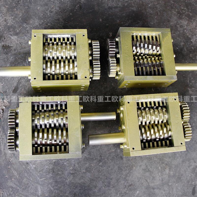 Small single and double shaft shredder chassis plastic crushing environmental protection equipment medical domestic waste shredding and shredding knife box
