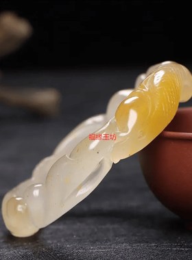 俏色黄龙玉精雕j玉石女款手镯冰透感锦鲤百搭玉镯子精美首饰玉镯