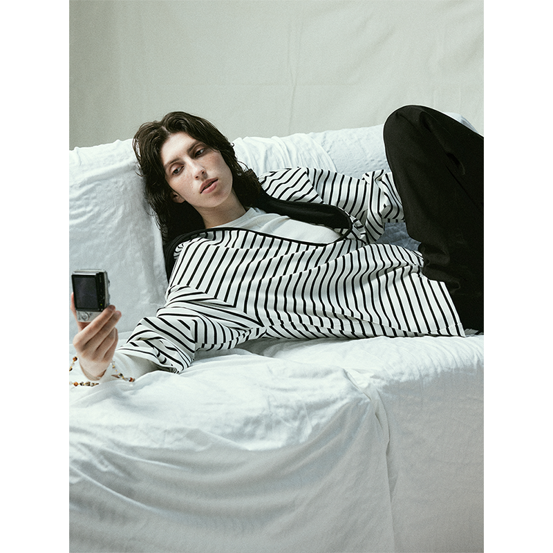 DIONYS*Deep V-neck Hoodie 异型深V领撞色宽松卫衣 - 图3