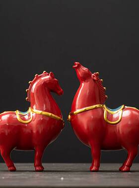 陶瓷唐马摆件创意家居办公室马到成功桌面书房摆设装饰红马工艺礼