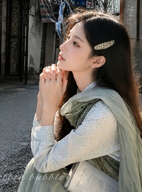 文艺森系穿搭拼色褶皱围巾氛围感