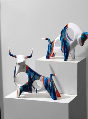 北欧艺术c设计款创意牛摆件客厅玄关电视柜样板间轻奢家居软装饰