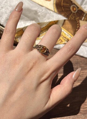 复古镂空黑金做旧黄钻蛋面戒指