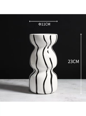 现代简约样板间厨房桌面摆