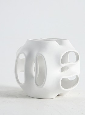 现代极简样板间电视柜书桌玄关软装饰品室内设计镂空创意陶瓷摆件