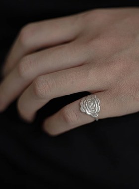 清冷系磨砂哑光花花精致复古感雕刻花瓣开口戒可调节尾戒