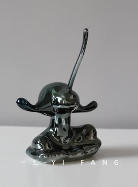 一匚 现代简约样板间创意长鼻子人像艺术摆件 售楼处客厅软装饰品