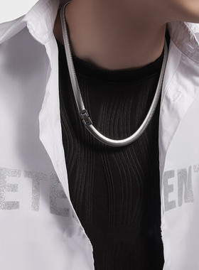 美芙仁欧个性宽版银蛇骨项