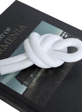 现代样板房售楼部抽象白色绳结摆件抽象几何扭曲打结玄关装饰