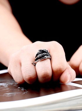 ROCK PUNK时尚潮牌性饰品创意钛钢男士戒指复古钛钢翼龙爪中指环