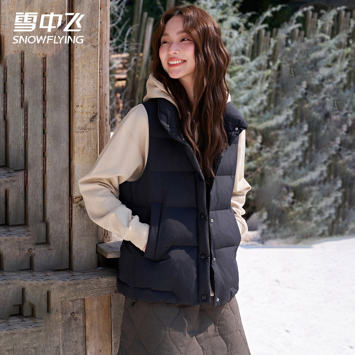 雪中飞羽绒马甲女轻薄短款2025新款秋冬时尚坎肩保暖休闲无袖外套