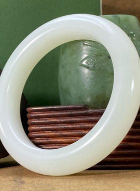 籽料玉镯羊脂白玉手镯正圈平安镯