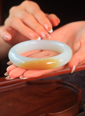 新疆且末糖白玉手镯平安镯山流水