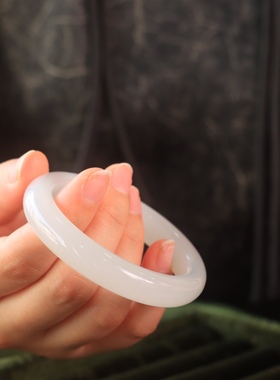 新疆冰底和田玉白玉平安镯收藏品